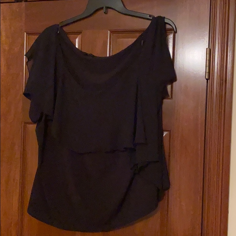 Never worn but tag came off! Off the shoulder top!